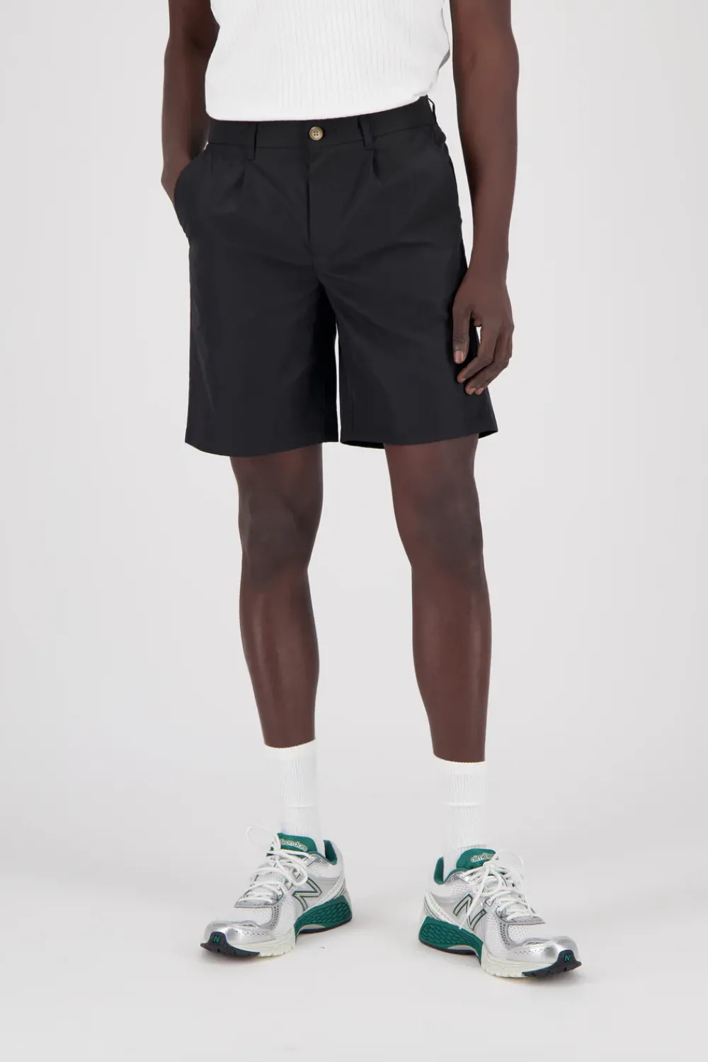 Colours & Sons Shorts with Pleats - Black*Herren Shorts